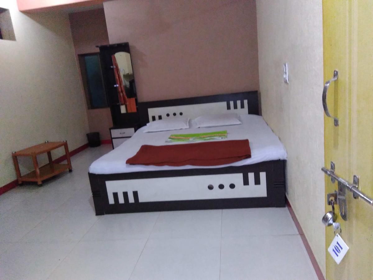 Murūd Sai Prasad Guest House الغرفة الصورة